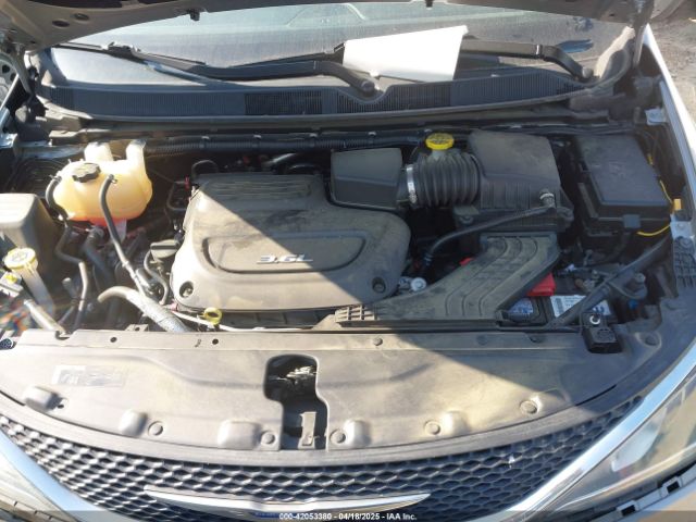 2018 CHRYSLER PACIFICA 2C4RC1BG0JR110651 Photo 9
