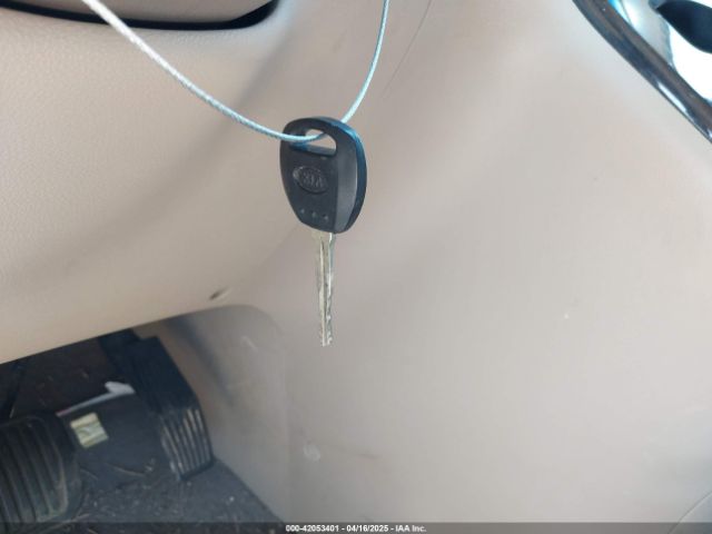 KNDMH4C70E6568392 KIA Sedona