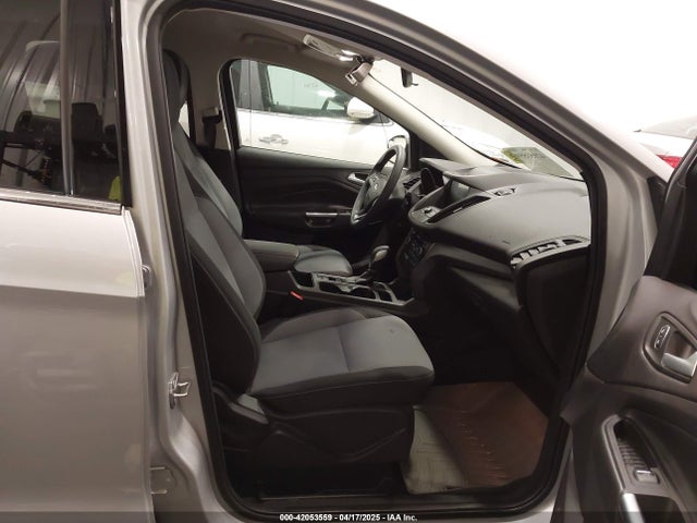 1FMCU9GD8KUA05257 Ford ESCAPE SE