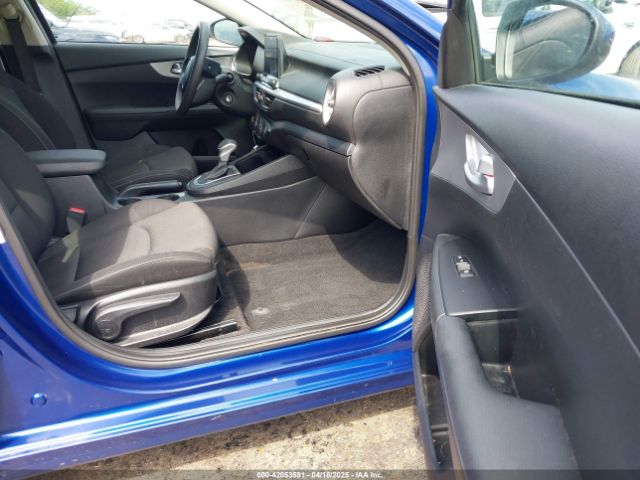 3KPF24AD7PE682132 KIA Forte Lxs