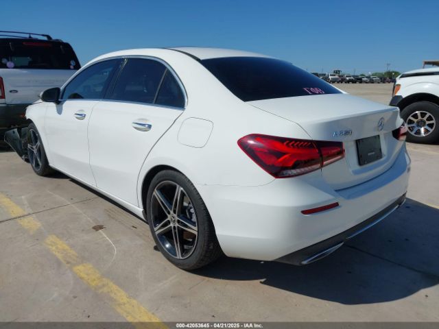 W1K3G4EB7NJ336777 Mercedes-Benz m260