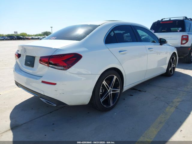 W1K3G4EB7NJ336777 Mercedes-Benz m260