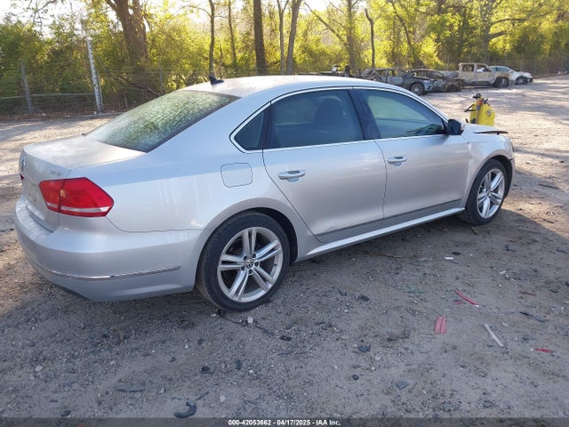 1VWBT7A34FC010889 Volkswagen Passat 1.8t Se