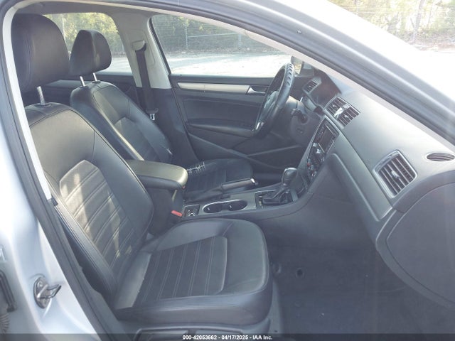 1VWBT7A34FC010889 Volkswagen Passat 1.8t Se
