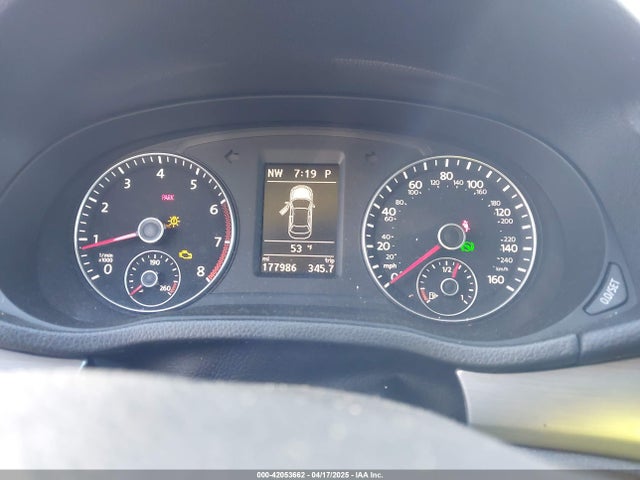 1VWBT7A34FC010889 Volkswagen Passat 1.8t Se