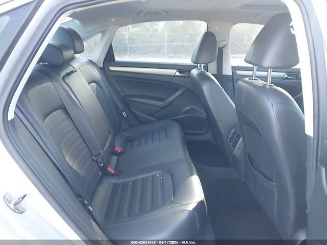 1VWBT7A34FC010889 Volkswagen Passat 1.8t Se