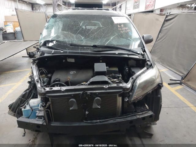 5TDXZ3DC1HS841425 Toyota Sienna Se 8 Passenger