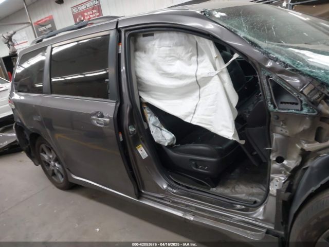 5TDXZ3DC1HS841425 Toyota Sienna Se 8 Passenger