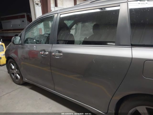 5TDXZ3DC1HS841425 Toyota Sienna Se 8 Passenger