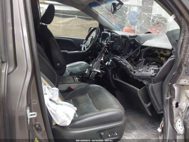 5TDXZ3DC1HS841425 Toyota Sienna Se 8 Passenger