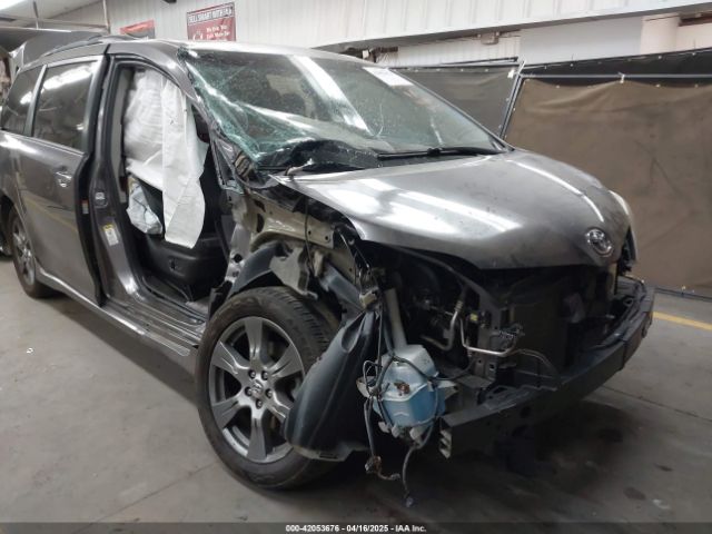 5TDXZ3DC1HS841425 Toyota Sienna Se 8 Passenger