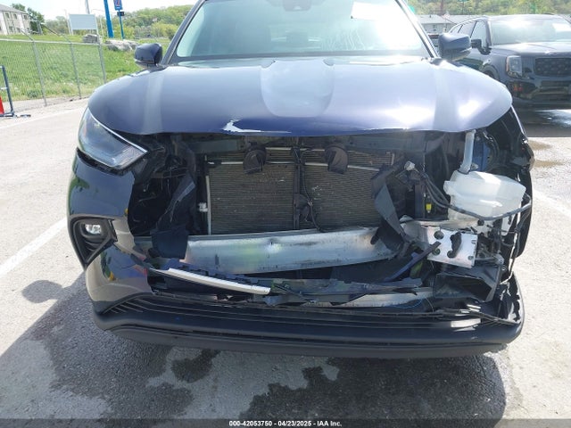 5TDGZRBH0NS581130 Toyota Highlander Xle