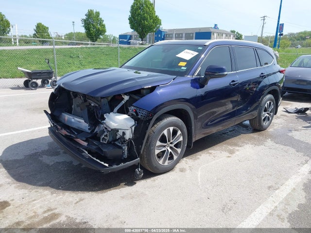 5TDGZRBH0NS581130 Toyota Highlander Xle