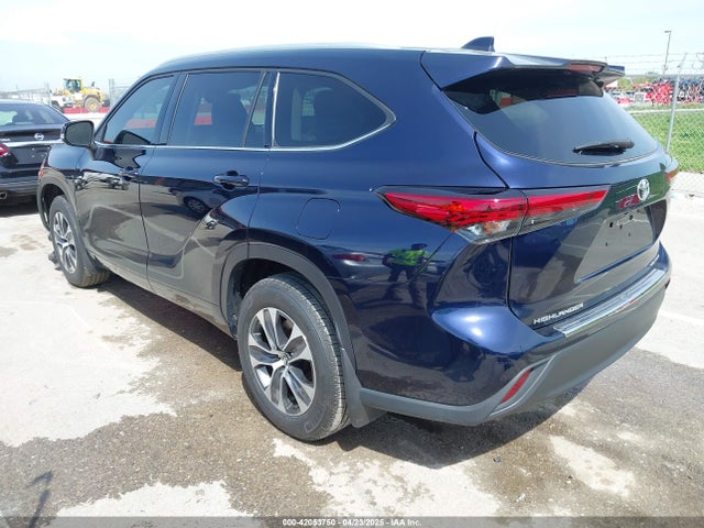 5TDGZRBH0NS581130 Toyota Highlander Xle