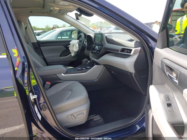 5TDGZRBH0NS581130 Toyota Highlander Xle