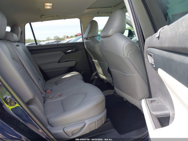 5TDGZRBH0NS581130 Toyota Highlander Xle