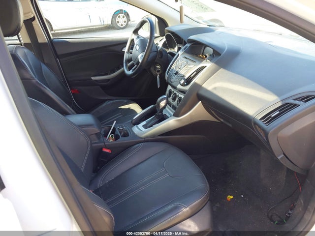1FADP3K28EL127264 Ford FOCUS SE