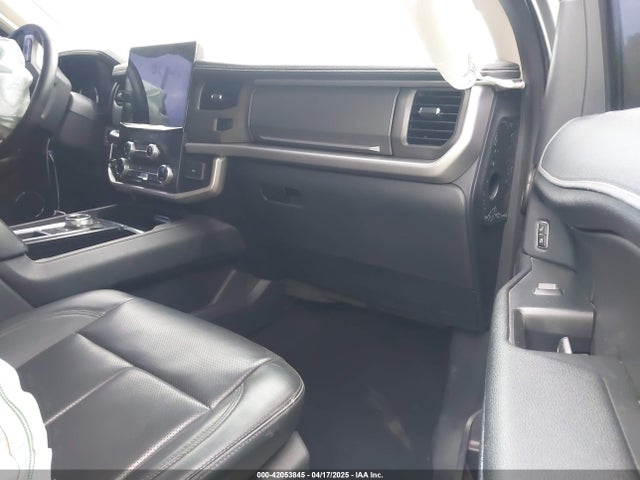 1FMJU1HT0NEA14953 Ford Expedition Xlt