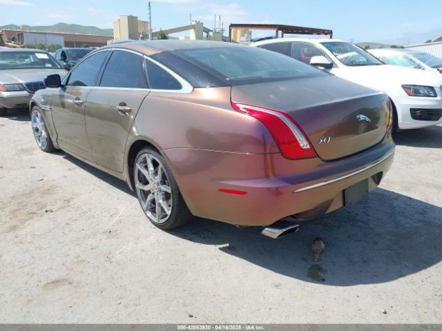 2011 JAGUAR XJ SAJWA1CBXBLV09848 Photo 2