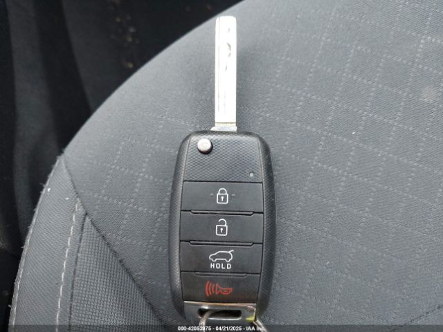5XYPG4A57GG003204 KIA Sorento 3.3l Lx