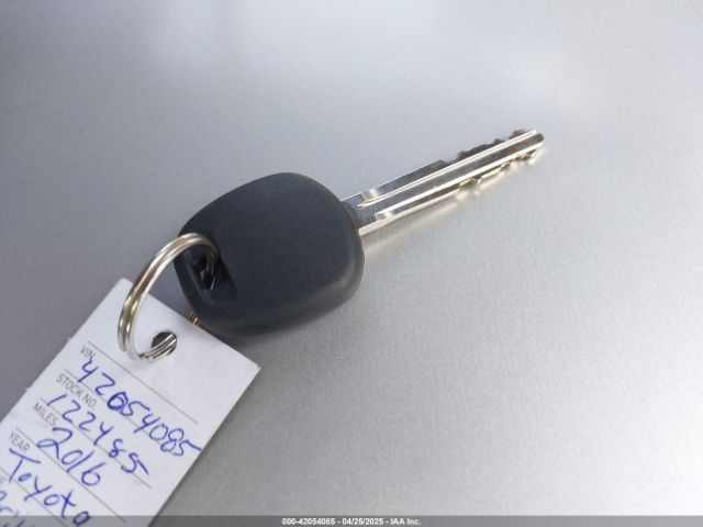 JTDKDTB38G1122485 Toyota Prius C Two