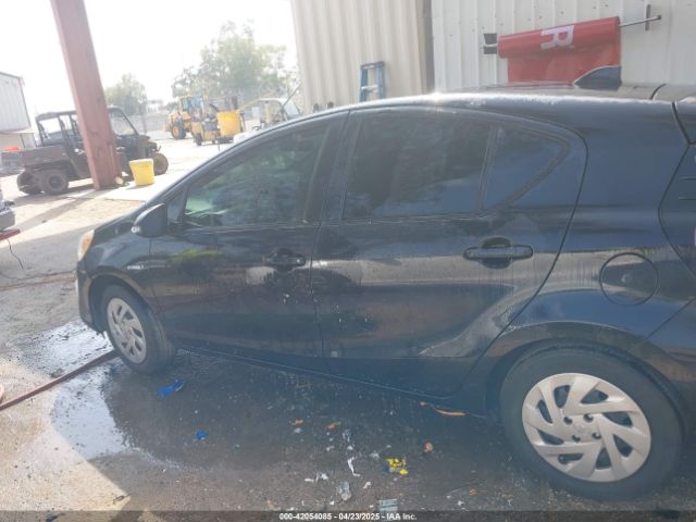 JTDKDTB38G1122485 Toyota Prius C Two