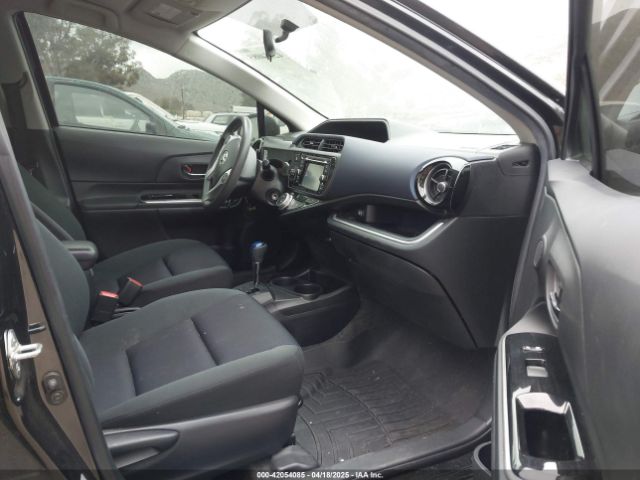 JTDKDTB38G1122485 Toyota Prius C Two