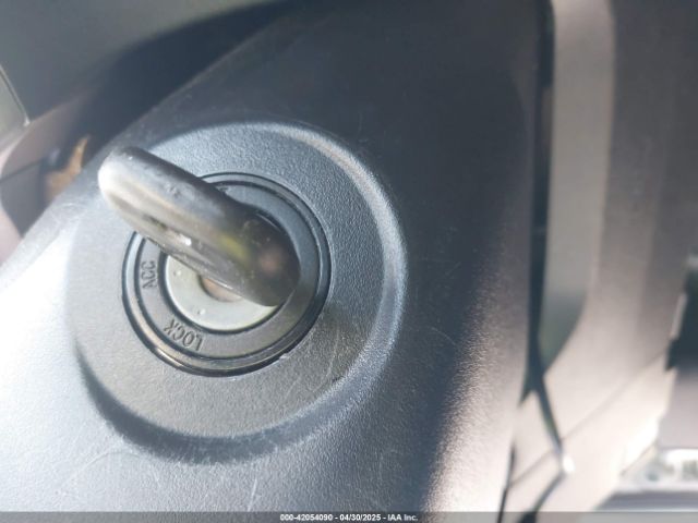 JTDKDTB30G1122657 Toyota Prius C Two
