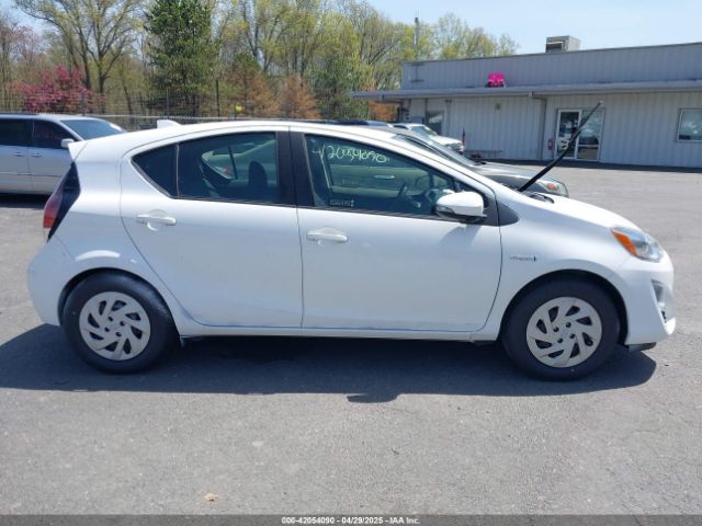 JTDKDTB30G1122657 Toyota Prius C Two
