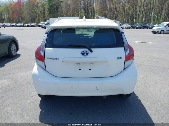 JTDKDTB30G1122657 Toyota Prius C Two