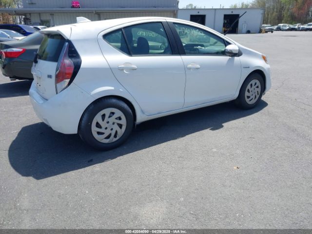JTDKDTB30G1122657 Toyota Prius C Two