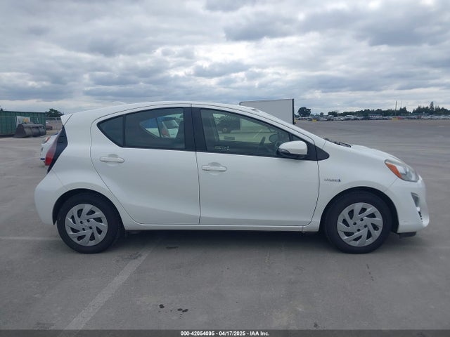 JTDKDTB36G1125076 Toyota Prius C Two