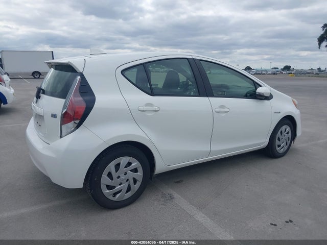 JTDKDTB36G1125076 Toyota Prius C Two