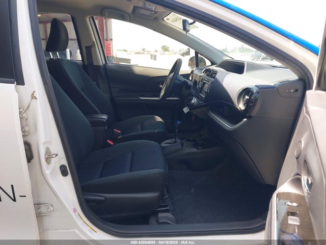 JTDKDTB36G1125076 Toyota Prius C Two