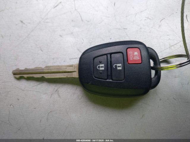 JTDKDTB33G1125195 Toyota Prius C Two