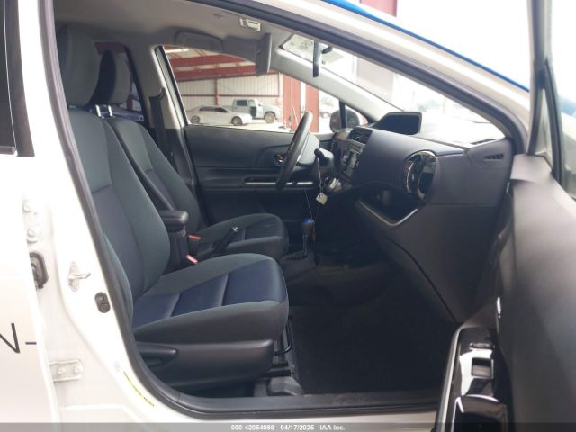 JTDKDTB33G1125195 Toyota Prius C Two