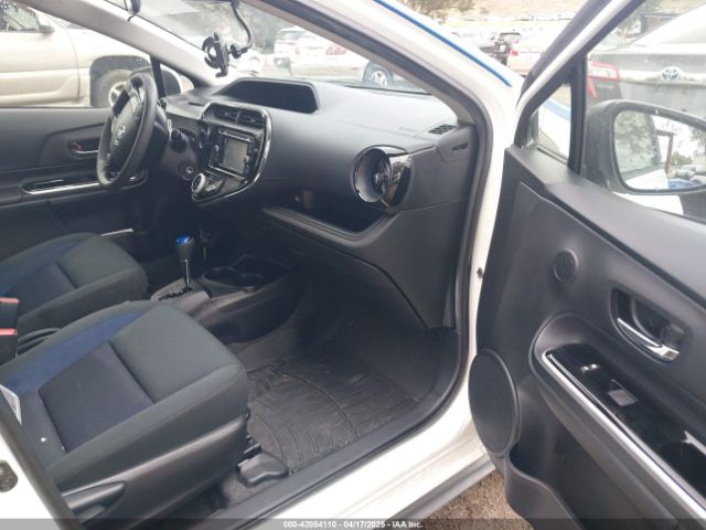 JTDKDTB35J1613202 Toyota Prius C Two