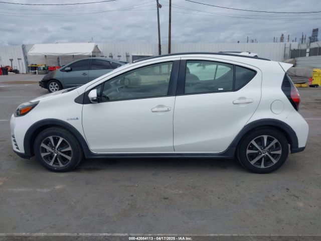 JTDKDTB37J1615520 Toyota Prius C Two