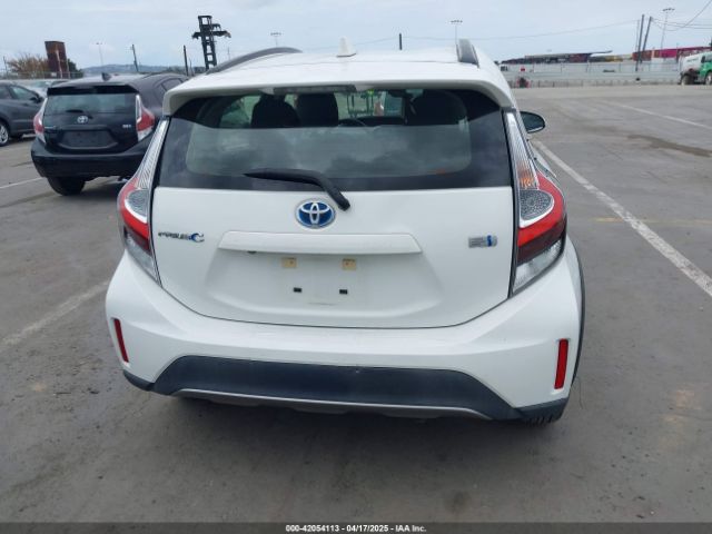 JTDKDTB37J1615520 Toyota Prius C Two