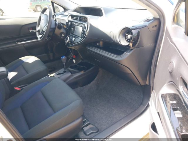 JTDKDTB37J1615663 Toyota Prius C Two