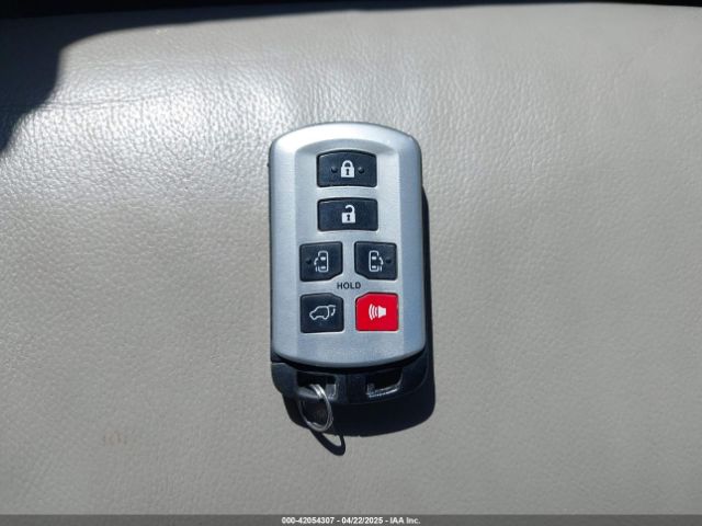 5TDDZ3DC5HS162857 Toyota Sienna Xle 7 Passenger