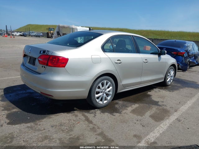 3VWD17AJ7EM252862 Volkswagen 2014
