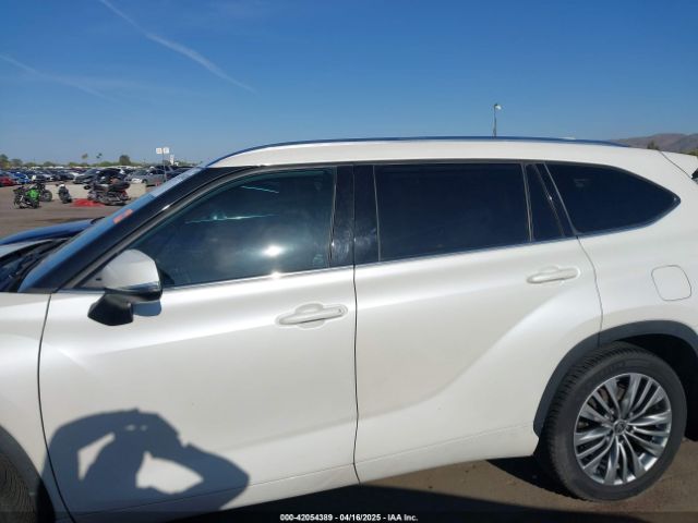 5TDFZRBH2MS065314 Toyota Highlander Platinum