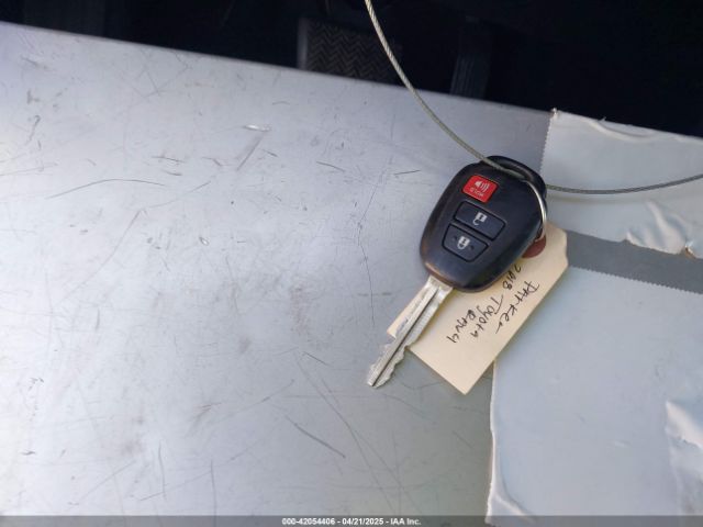 JTMZFREV6JJ730201 Toyota RAV4 LE
