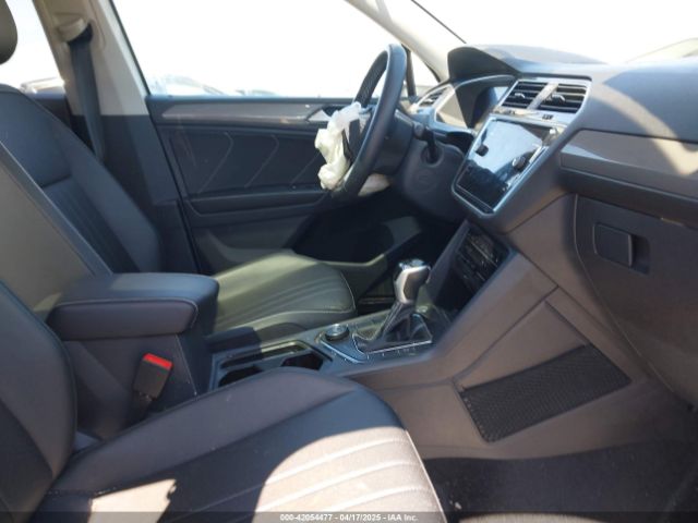 2023 VOLKSWAGEN TIGUAN 3VVMB7AX4PM128427 Photo 4