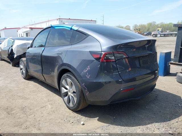 2023 TESLA MODEL Y 7SAYGDEE0PF977874 Photo 2