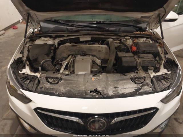 W04GV8SX7J1129206 Buick Regal Tourx Essence