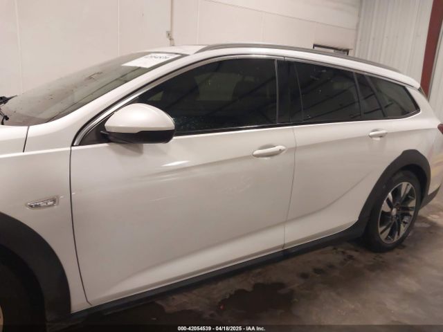W04GV8SX7J1129206 Buick Regal Tourx Essence