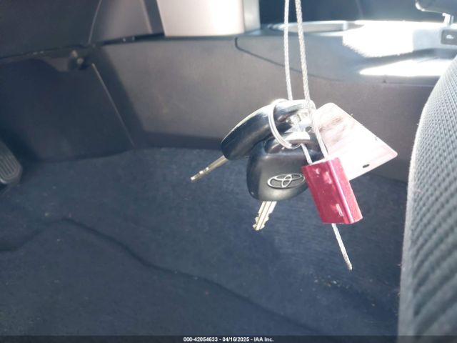 2T3ZFREV4GW284902 Toyota RAV4 LE