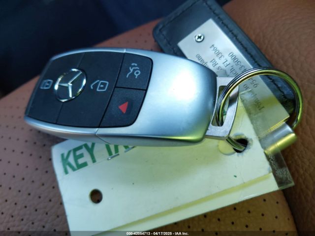 W1N0G8DB4NV325114 Mercedes-Benz Glc 300 Suv